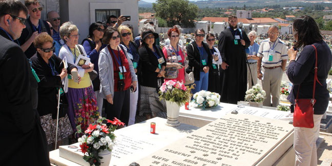 Pilgrims visit Fatima shrine during centennial anniversary