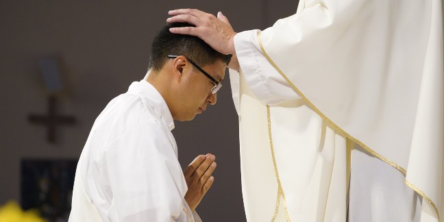 Encouragement, Eucharistic adoration key to priest vocations