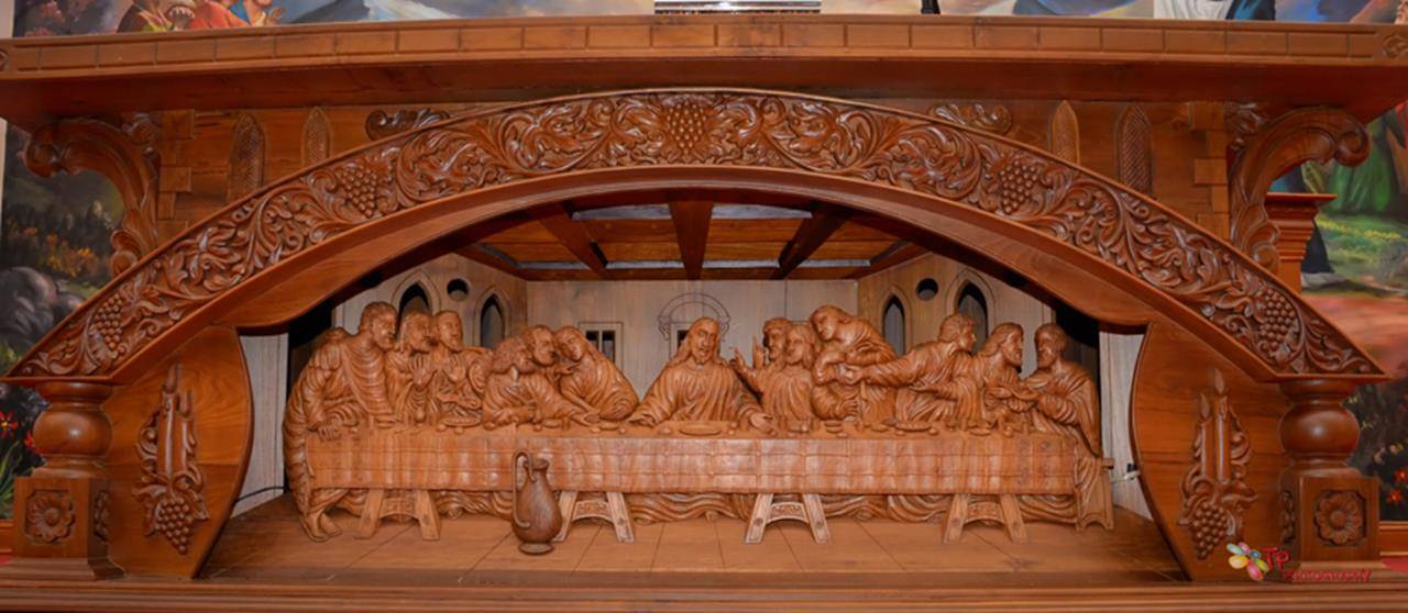 The high altar of St. Mary's Syro-Malabar Catholic Church features a carved wood diorama of the Last Supper.