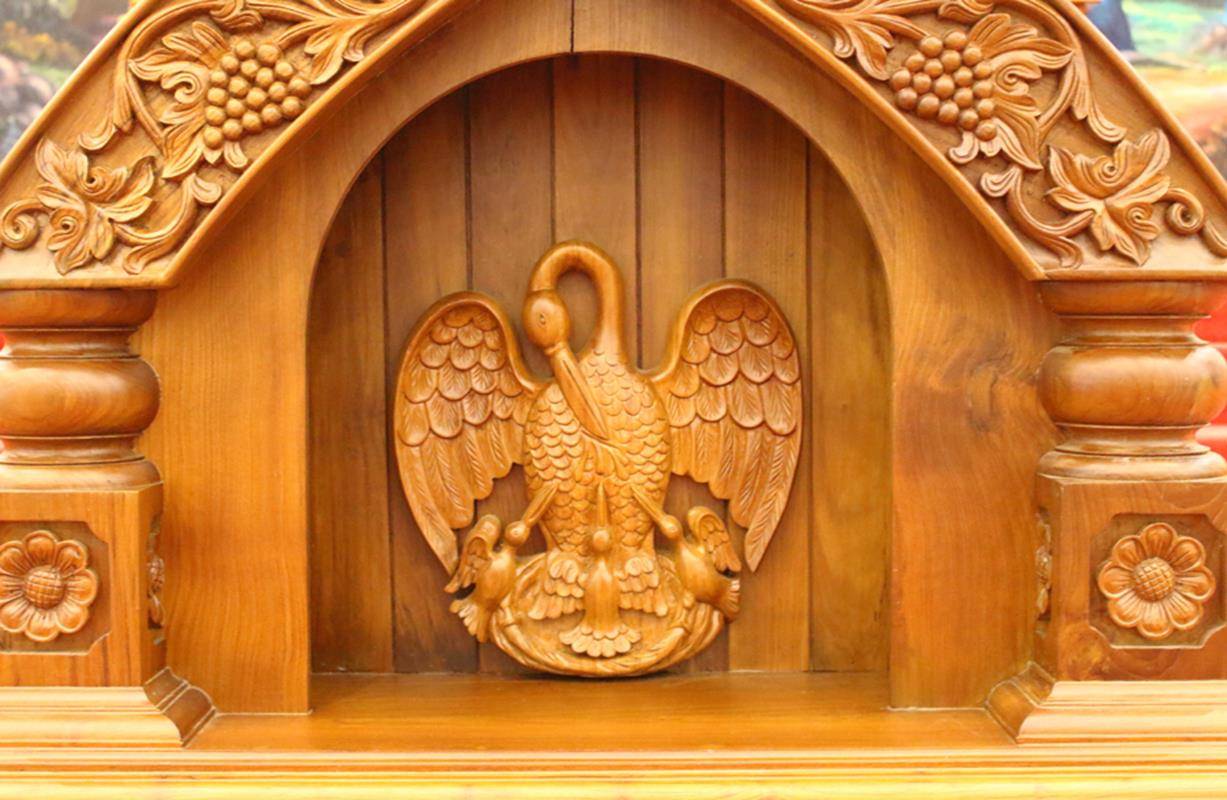 The sanctuary of the church features two lecterns, with a carved image of a pelican feeding its young with its own blood – an ancient symbol of Christ's sacrifice.