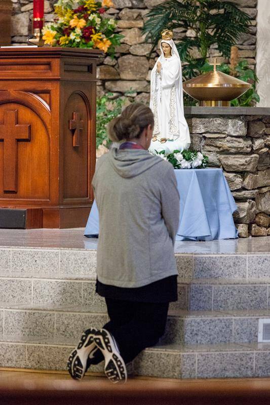 In Hendersonville, parishioners at Immaculate Conception Church welcomed a statue of Our Lady of Fatima for two Masses, after which they prayed the rosary. Photos by Paul Vincent Photography