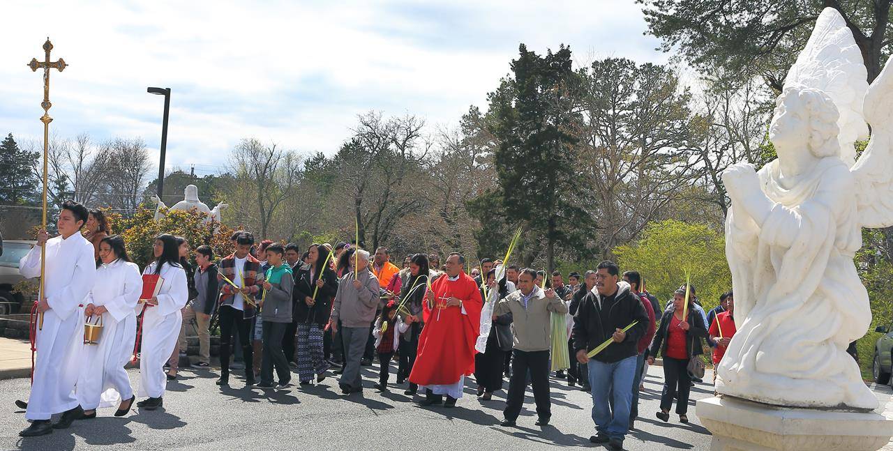FOREST CITY — A Palm Sunday procession was held before the Spanish Mass celebrated March 25 by Father Josè Juya at Immaculate Conception Church. (Photos by Giuliana Polinari Riley, correspondent)