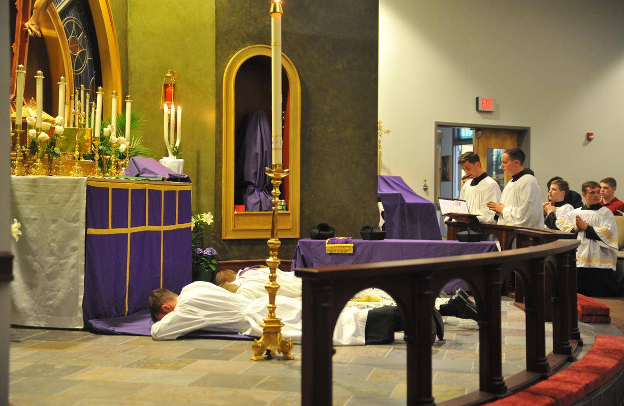 Mass in the Extraordinary Form celebrated at Charlotte Catholic High School chapel. (Photo provided by Markus Kuncoro)