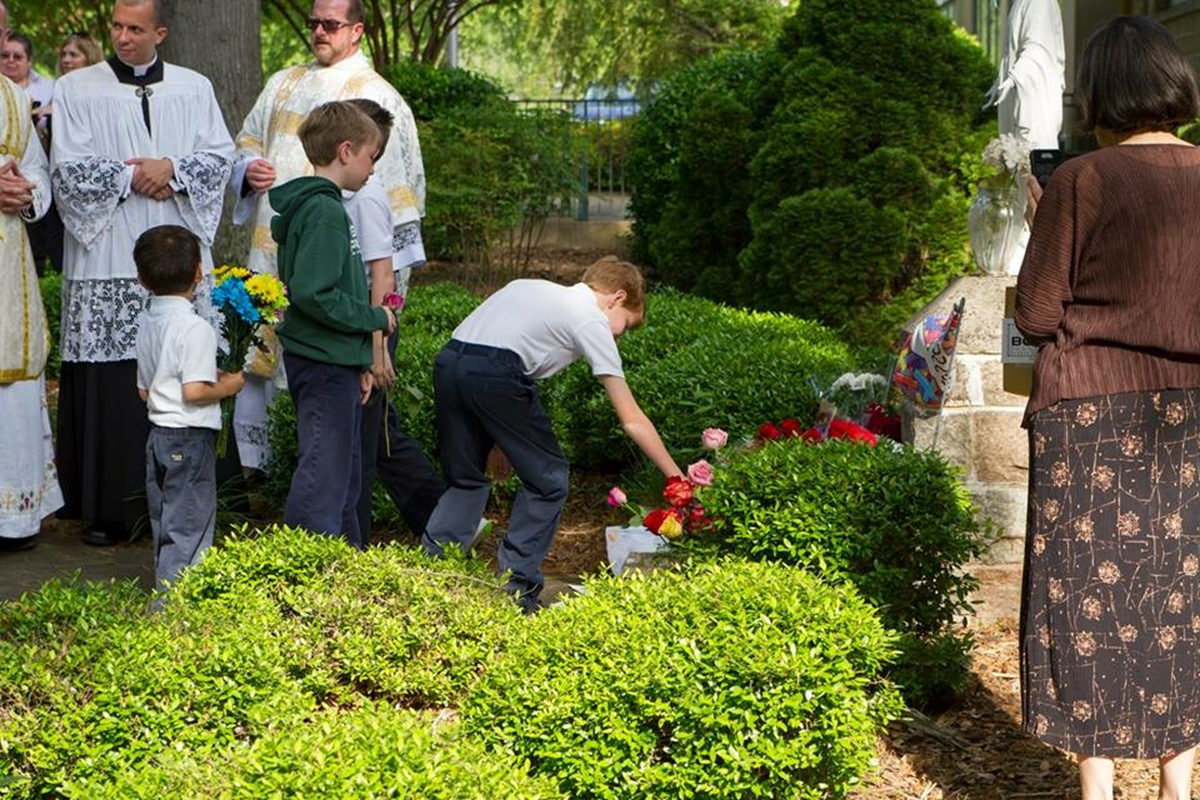 St. Michael School held its May Crowning May 11. Father Matthew Buettner, pastor, and Father Jason Christian led a procession from church to the school’s statue of the Blessed Virgin Mary. (Photo provided by Tammy Eason)