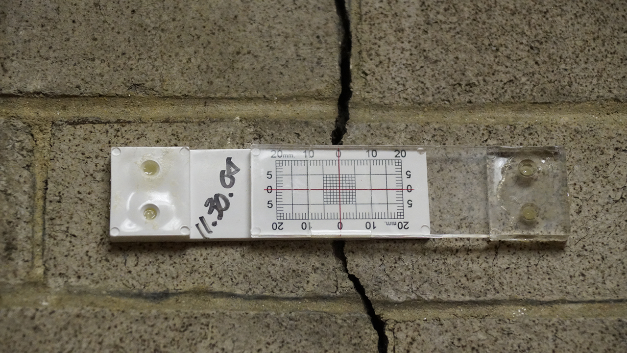 Gauges fastened where serious cracks have appeared measure whether the cracks are spreading or not.