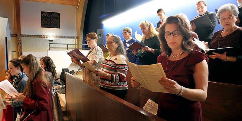 FOREST CITY — On Christmas Eve, Immaculate Conception Church held its annual Christmas concert prior to Mass. The Adult Choir and a newly-formed Youth Choir performed under the direction of Diane McEnnerney. (Giuliana Polinari Riley | Catholic News Herald