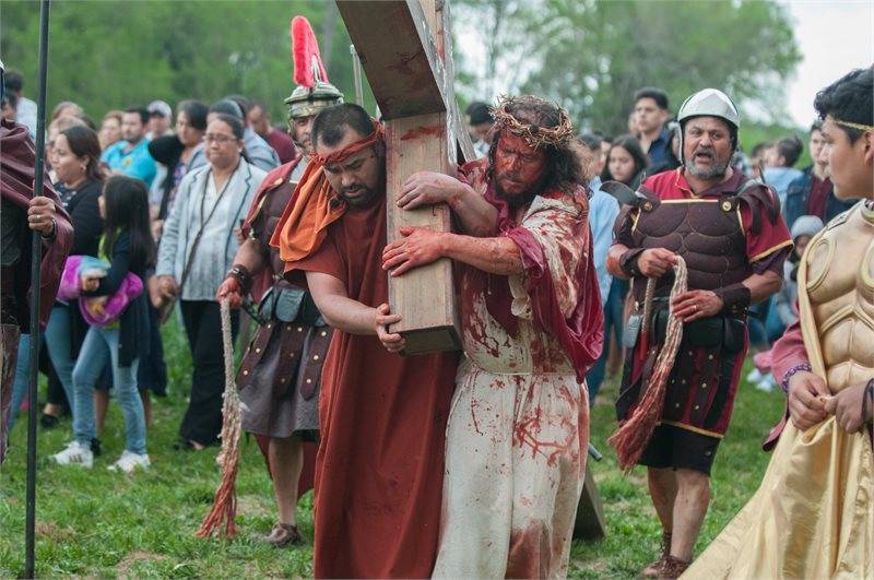 SALISBURY — Sacred Heart Church in Salisbury held a Bilingual Living Via on Good Friday. (Photo by Bill Washington)