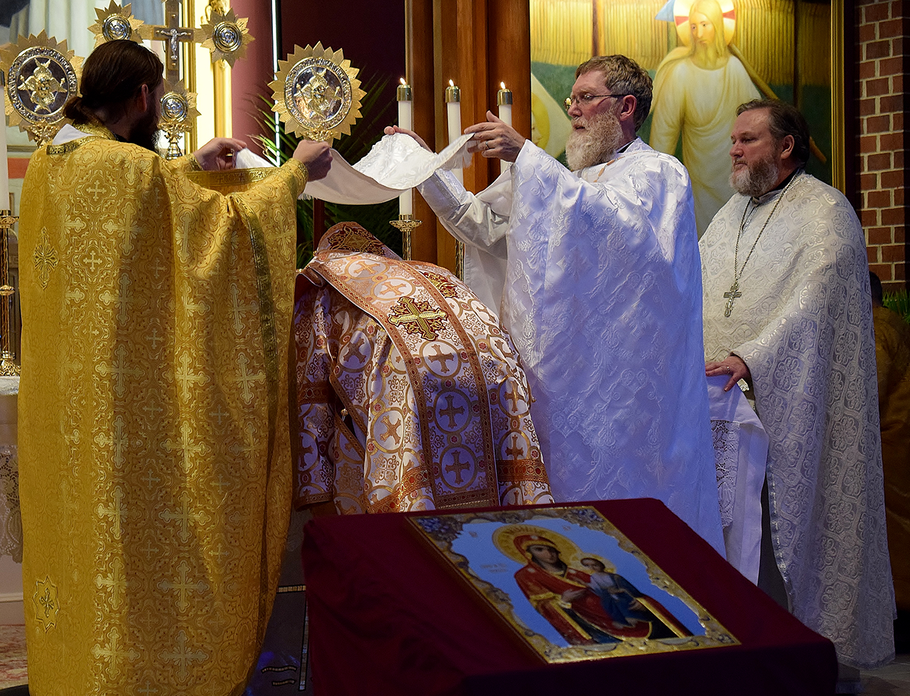 Bishop Bohdan celebrates the Pontifical Divine Liturgy. (Della Sue Bryson)