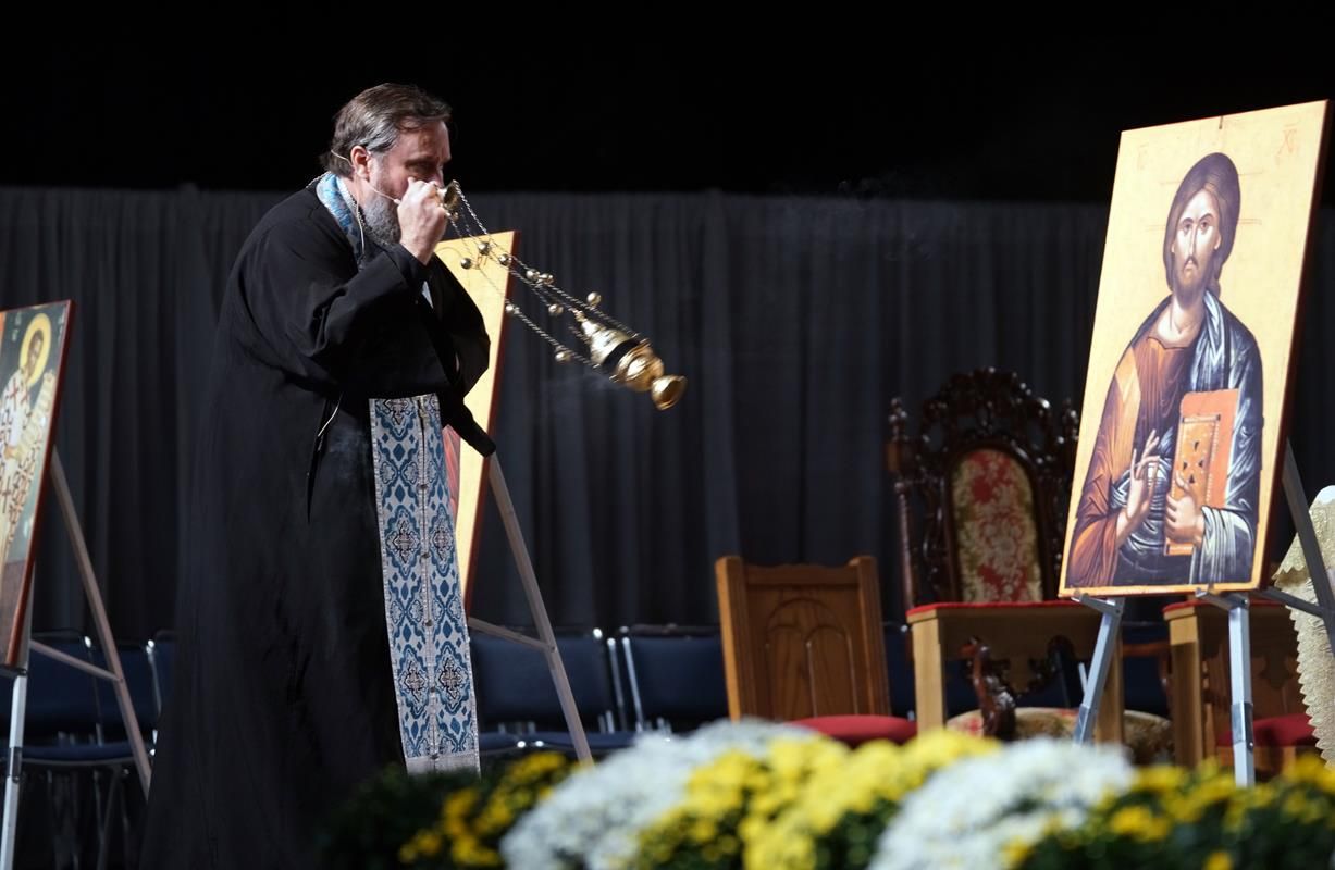 Fr. Mark Shuey of Cary leads Congress-goers in Byzantine rite daily vespers