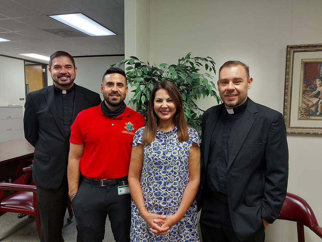 Spanish track speakers