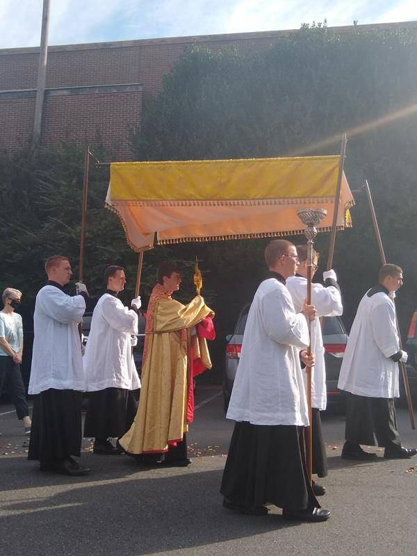 St. Thomas Aquinas Church in Charlotte celebrated the Eucharistic Congress with a Eucharistic Procession. (Photos via Facebook).