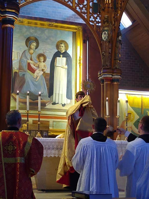 St. Thomas Aquinas Church in Charlotte celebrated the Eucharistic Congress with a Eucharistic Procession. (Photos via Facebook).