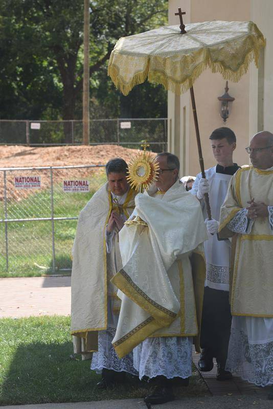 St. Ann Church in Charlotte celebrated the Eucharistic Congress with a Eucharistic Procession. (Photos provided by Markus Kuncoro)