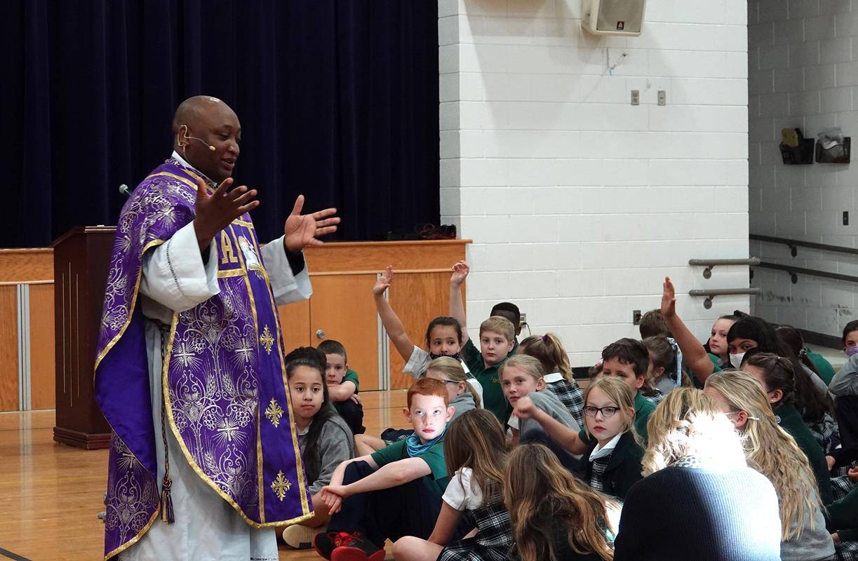 St. Mark School students attend Mass on Ash Wednesday. (Photos by Amy Burger) 