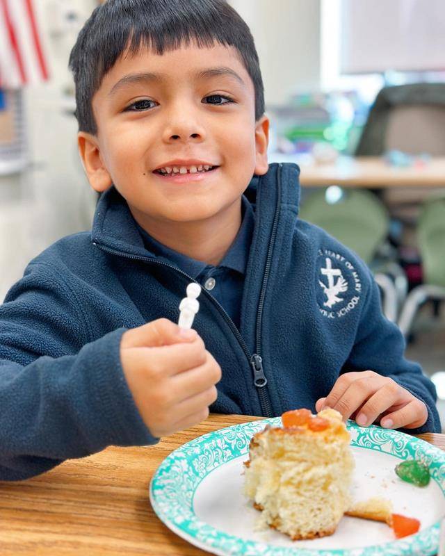 Immaculate Heart of Mary School celebrated the Epiphany. In first grade, students read a story about the Three Kings and ate Rosca de Reyes, or three kings bread, a traditional sweet yeast bread. The feast commemorates the first manifestation of Jesus Chr
