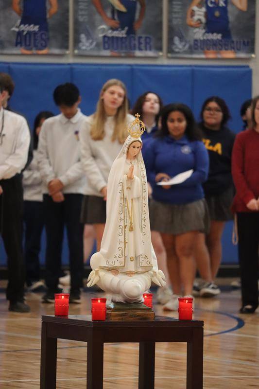 Christ the King students pray the rosary.