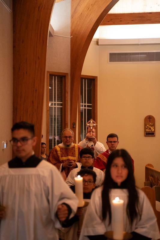 The procession with the relic of the True Cross was a moving moment of the liturgical celebrations of the parish's anniversary.