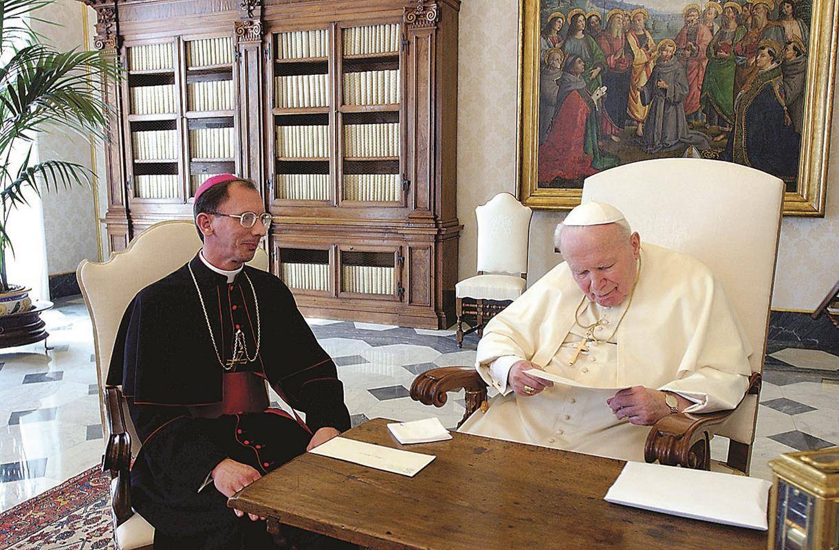 PHOTO- JP11 2004_Vatican (Copy)