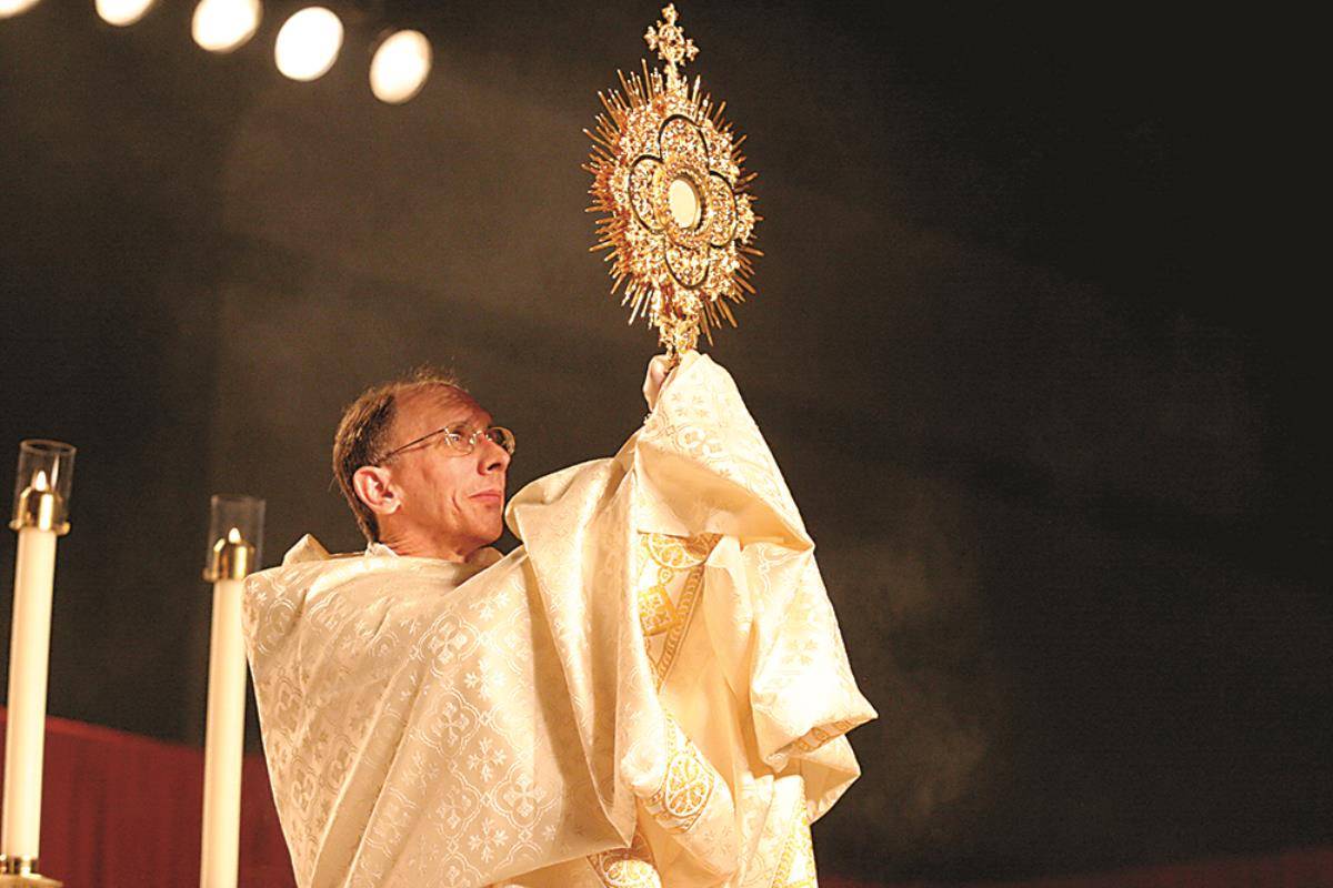Pic 4 Eucharist (Copy)