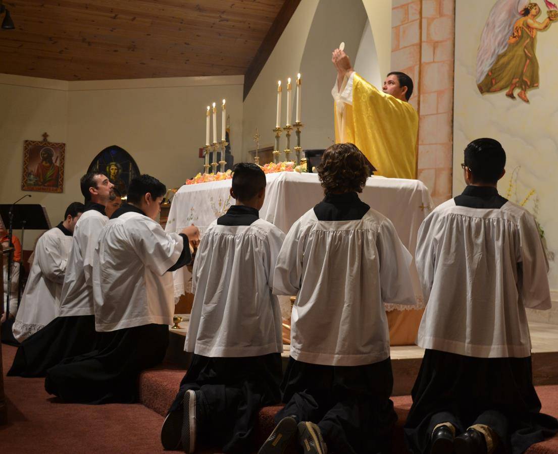 Lenoir_JR_EasterVigilMarch262016118_1105x900