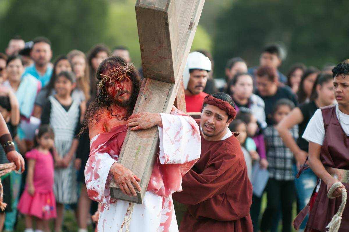 Salisbury_BW_Via Crucis 032616 1_1200x797