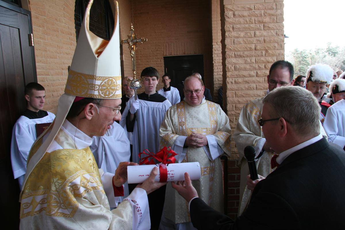 Sacred Heart Church dedication in Salisbury in 2009