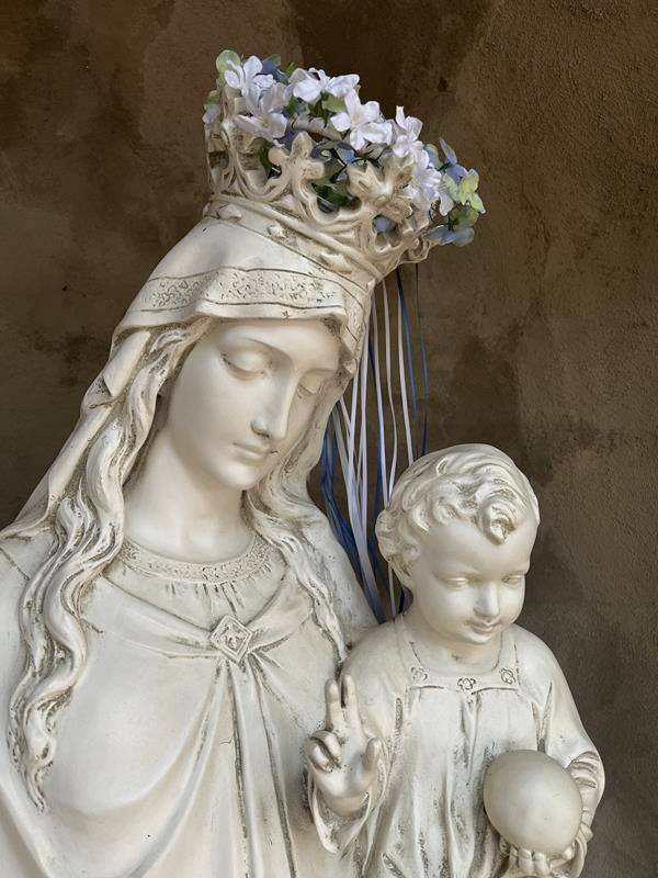 Father Ernest led the students, and the rest of the St. Patrick Catholic School family, in blessing the crown and placing it atop the school's statue of Mary.(Copy)