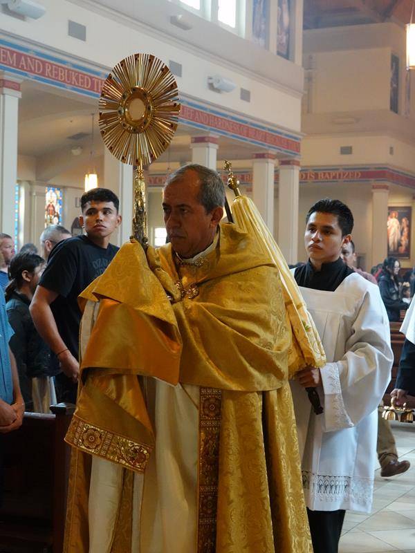 Bishop José Mauricio Vélez García, Auxiliary Bishop of Medellín, Colombia, celebrates Mass and leads a Eucharistic Procession around St. Mark Church in Huntersville.