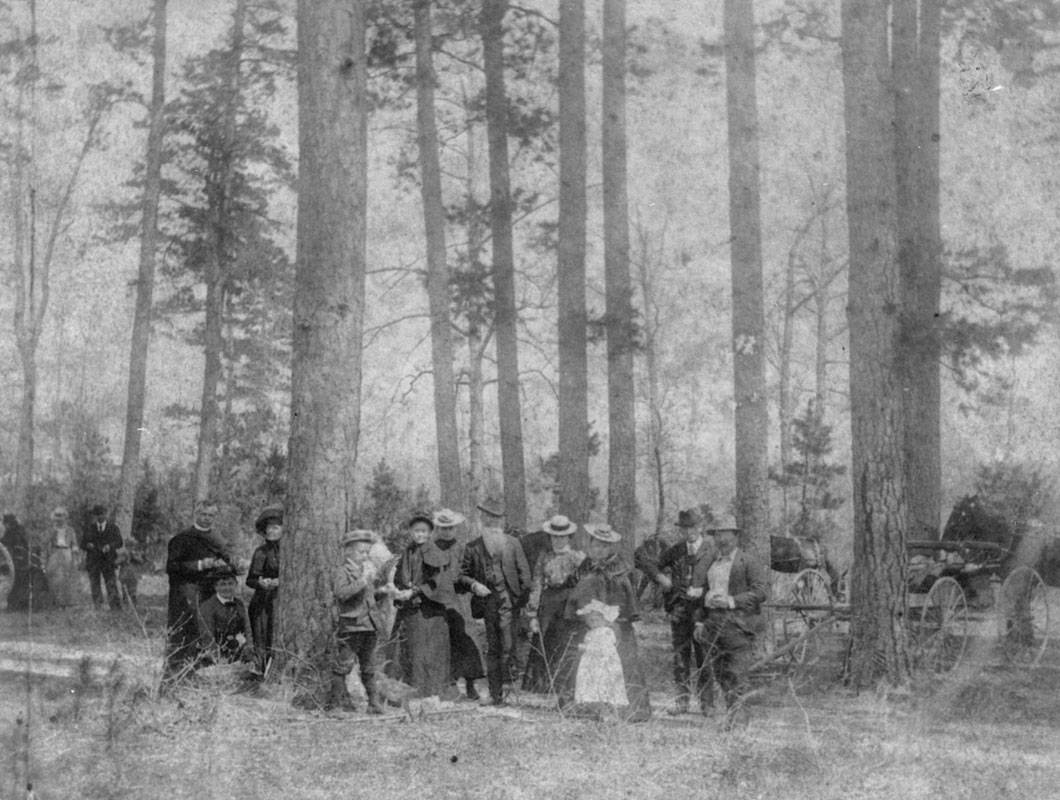 Outside-group_1060x800