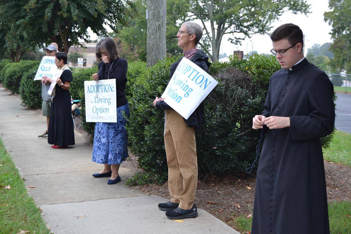 Holy Cross Life Chain in Kernersville. (Paul Doizé)