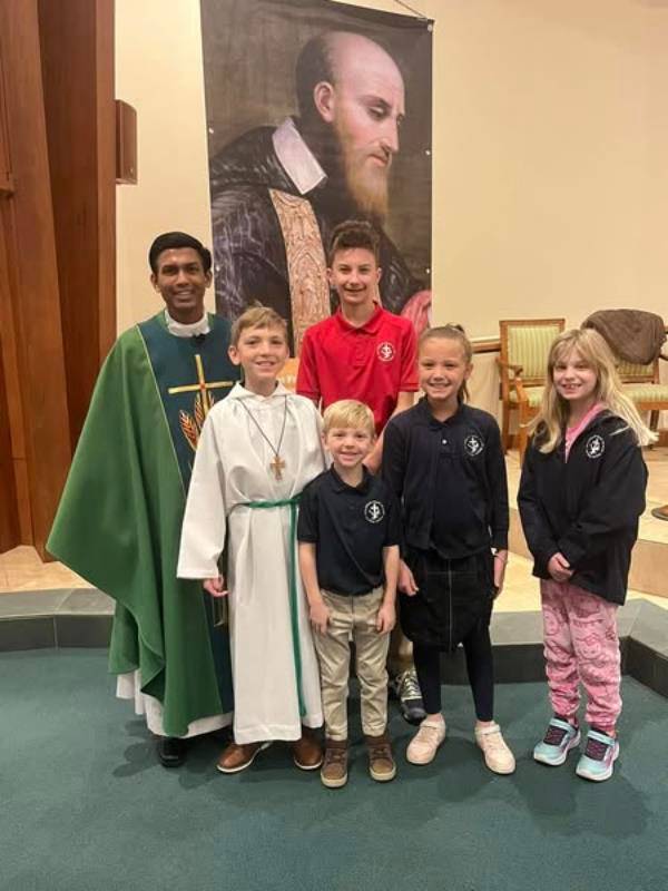 Immaculate Heart of Mary School students are blessed to learn, pray, and grow together with help from the parish community. Students showed their appreciation by serving and speaking at every Mass this weekend and handed out Thank You cards.