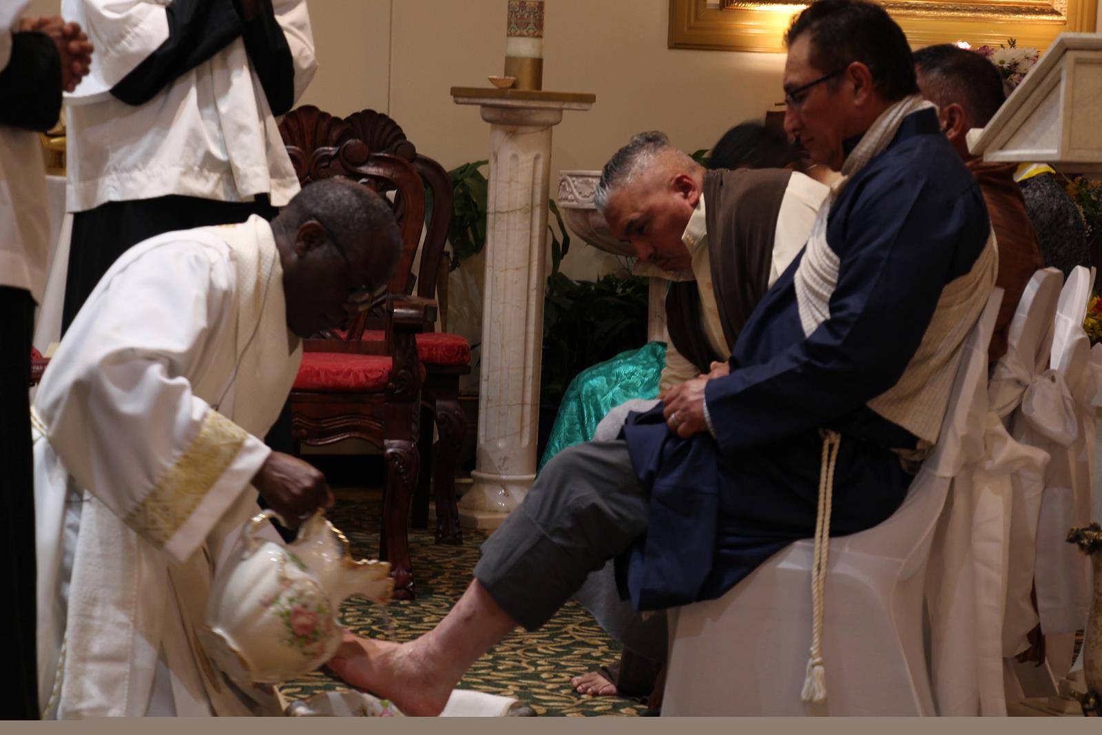 Following the Mass of the Lord’s Supper at Divine Redeemer in Booneville, the faithful prayed at the Altar of Repose. (Photos by Sergio Lopez)