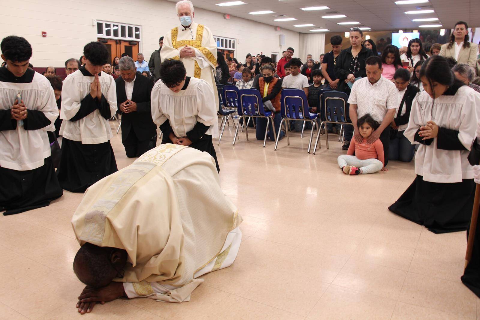 Following the Mass of the Lord’s Supper at Divine Redeemer in Booneville, the faithful prayed at the Altar of Repose. (Photos by Sergio Lopez)