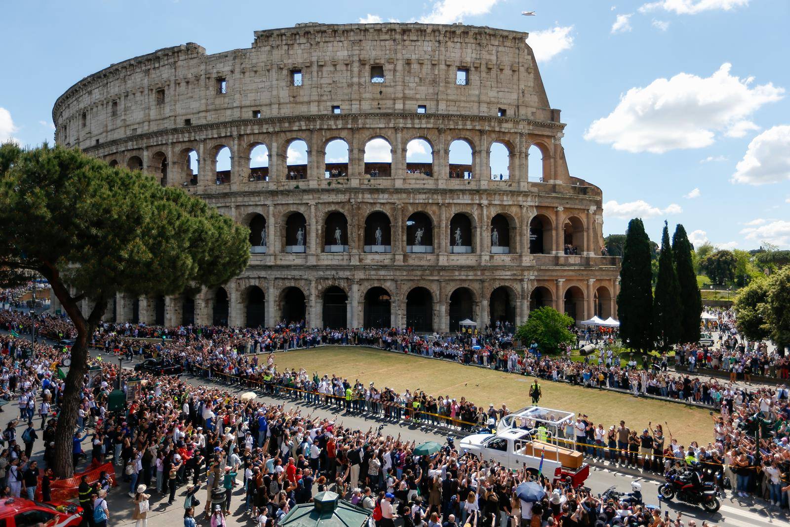 20250426T0800-FRANCIS-CORTEGE-BURIAL-1795018 (Copy)