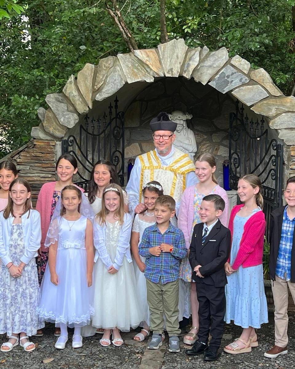The children of St. Patrick Cathedral received their First Holy Communion and then they were honored to crown Our Lady not only as Queen of the Parish.