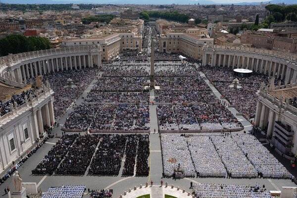 Crowds gather in St. Peter's Square for Pope Leo XIV's installation Mass at the Vatican May 18. (CNS/Lola Gomez)