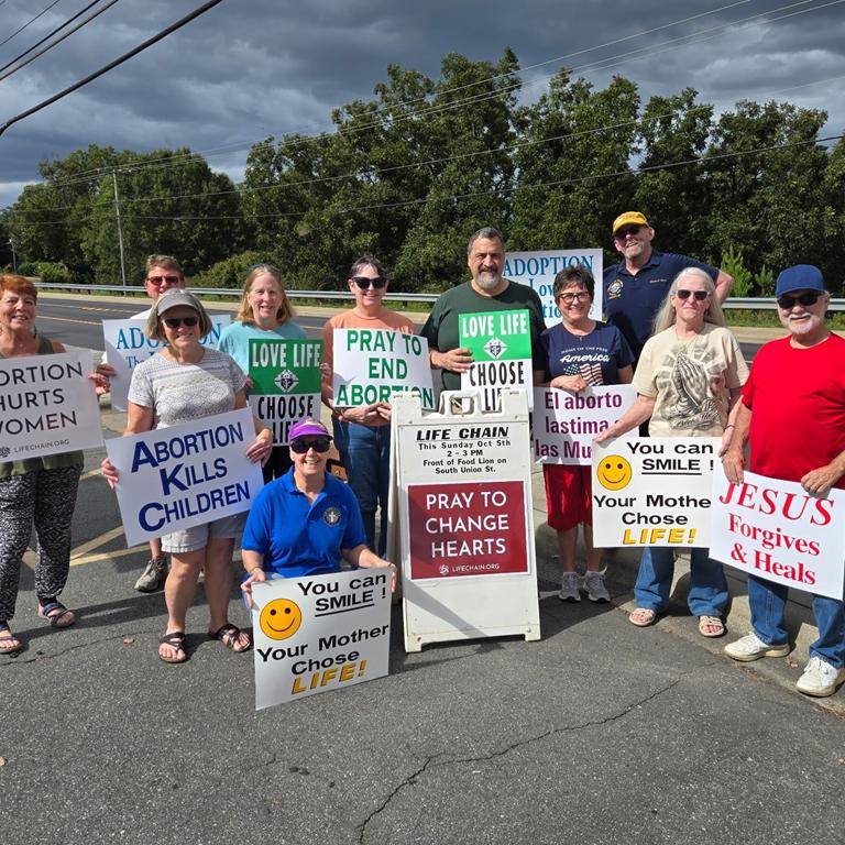 Faithful in Concord gather near St. James the Greater to bear witness for life.