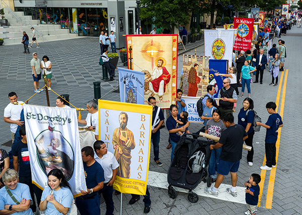 091025 EC procession