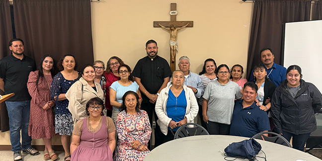Las visitas pastorales atraen a multitudes