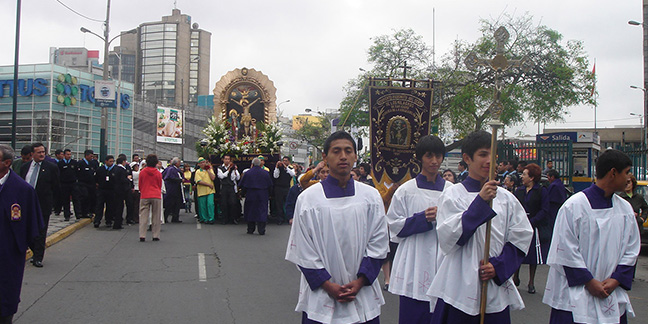 Procesión en conmemoración del milagro atrae a miles de personas 