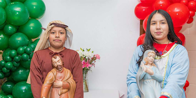 La comunidad abraza la tradición de las posadas en Hamlet