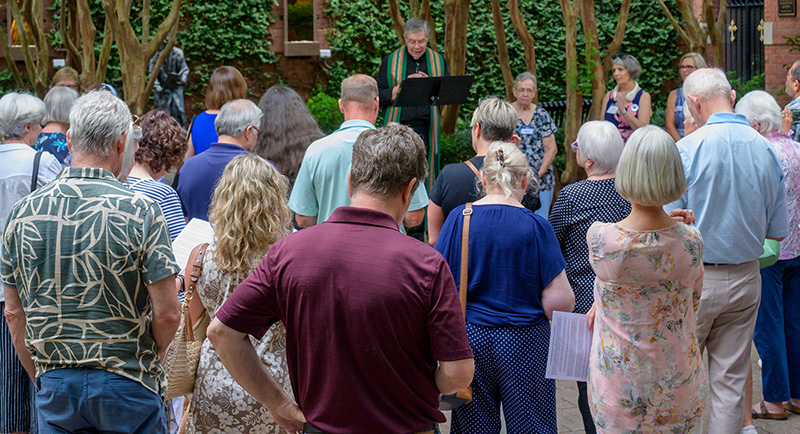 062626 Prayer service spanish2