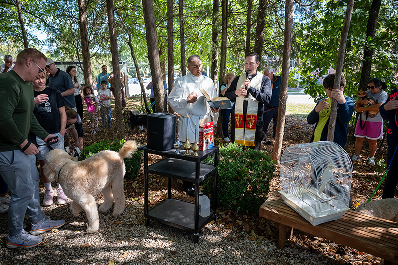 100425 pet blessing inside