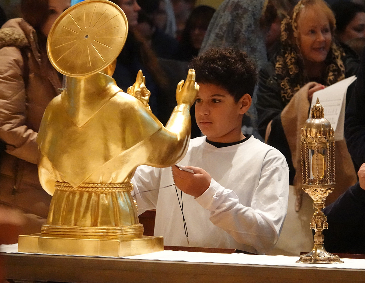 121925 St Anthony relics1