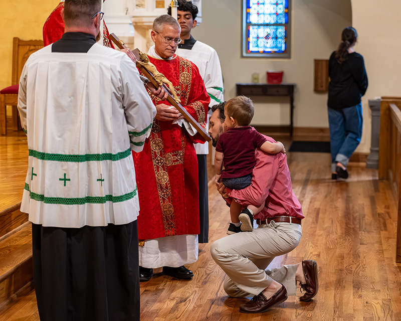 040326 cross veneration inside