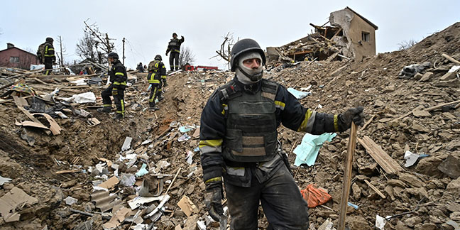 War is 'folly,' pope says as he leads prayers for Ukraine, Gaza