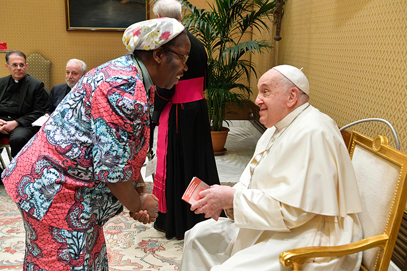 042125 pope women
