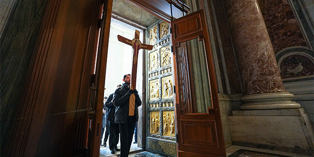 042125 pope holy door