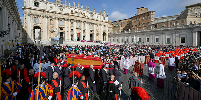 Converging lines: Thousands wait hours to pay respects to Pope Francis