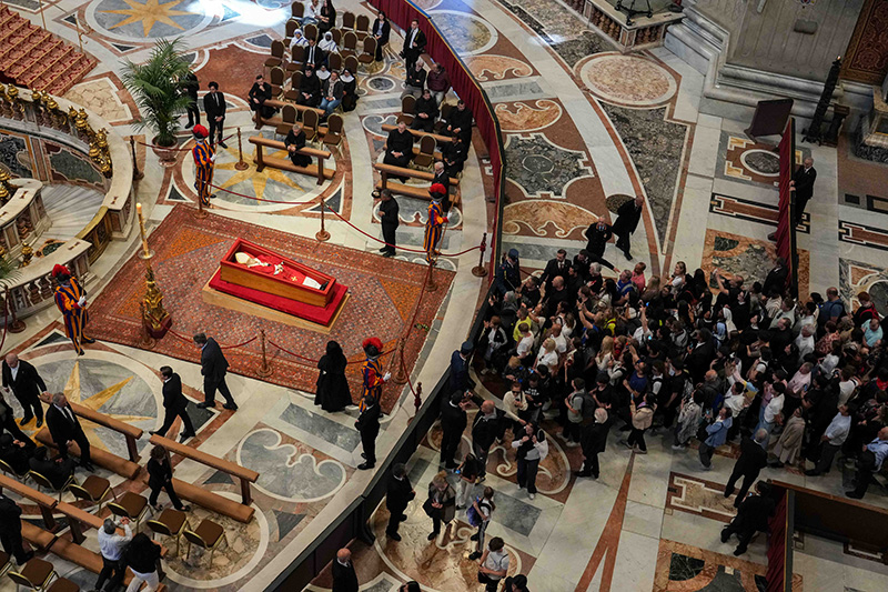 042425 pope casket